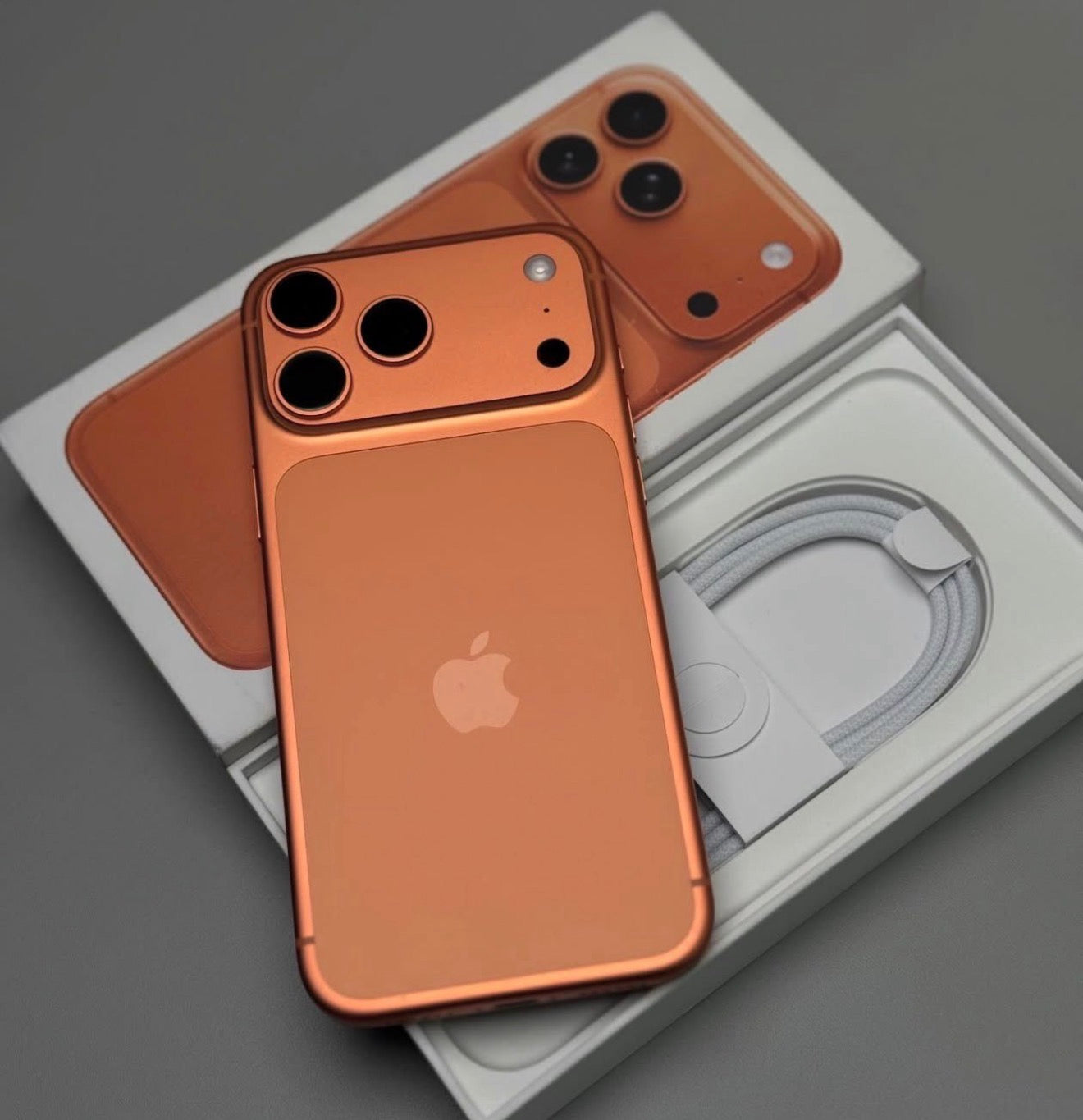 IPHONE 17 PRO ORANGE